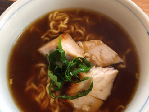 焼き魚入り醤油ラーメン